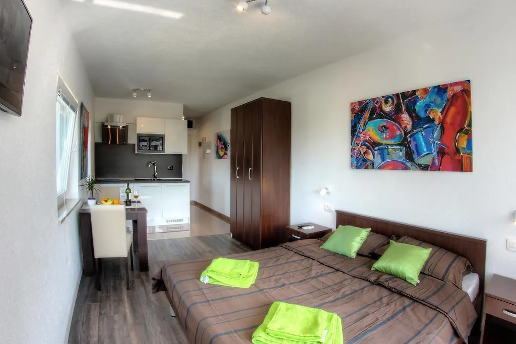 רוביני Apartments Nebuloza 0*,